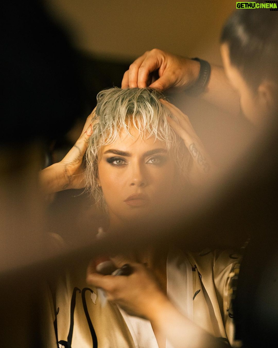 Cara Delevingne Instagram - Last week’s transformation in action 📸 @huntermoreno The Mark Hotel