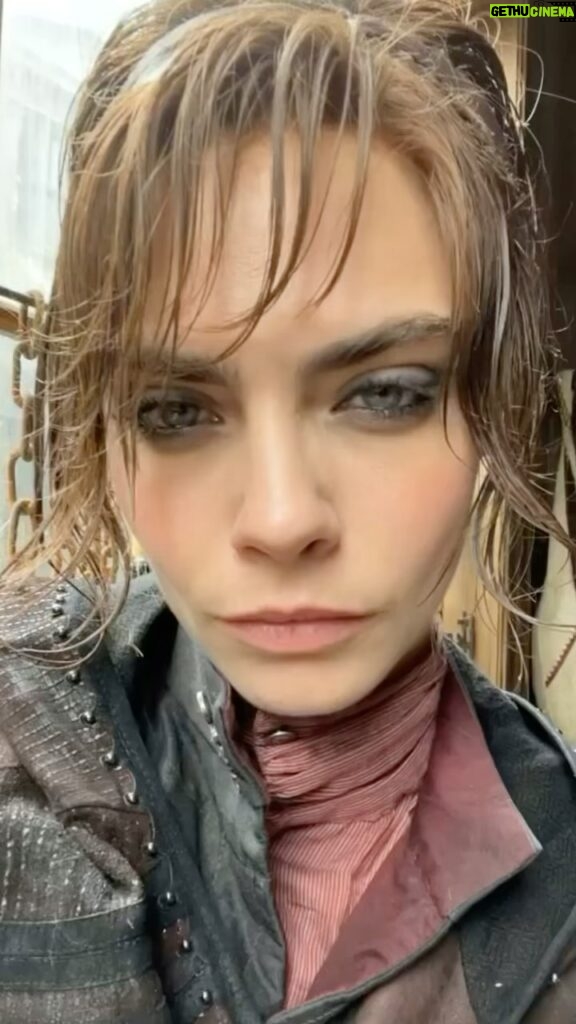 Cara Delevingne Instagram - Acting is... waiting #carnivalrow #setlife