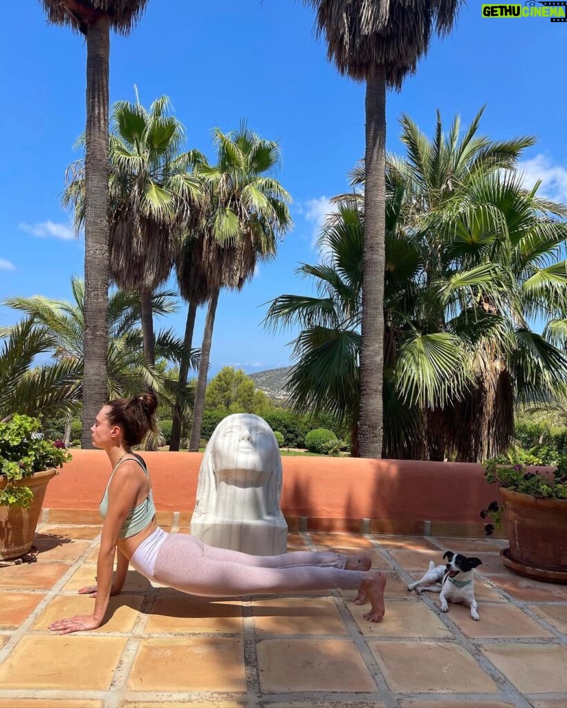 Cara Delevingne Instagram - Yoga always centers me (& Alfie) wherever I am in the world @puma 📷: @marycharteris