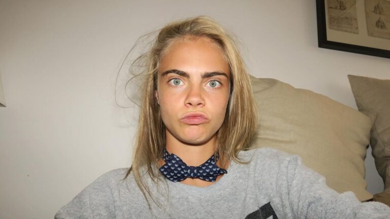 Cara Delevingne Instagram - #tbt young, dumb and.... (finish this caption)