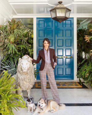 Cara Delevingne Instagram - Who have I become?? Loving lattice, Gucci wallpaper and a ball pit in my house!! Hahaha only in LA.... Watch the full video for the rest of the tour and lots of surprises @archdigest 

Photographer: @laurejoliet
Design: @nicologbini
Styling: @amykchin
Fashion: @robzangardi and @marielhaenn
Writer: @mayer.rus
Glam: @mararosak @kdeenihan @thuybnguyen