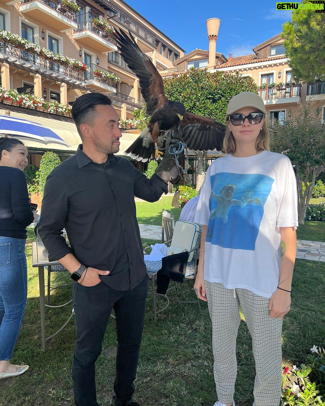 Cara Delevingne Instagram - 🦅 Belmond Hotel Cipriani