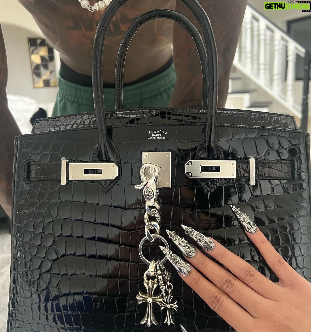 Cardi B Instagram - New chrome you donโt got it at home..Thanks babe ๐๐ค