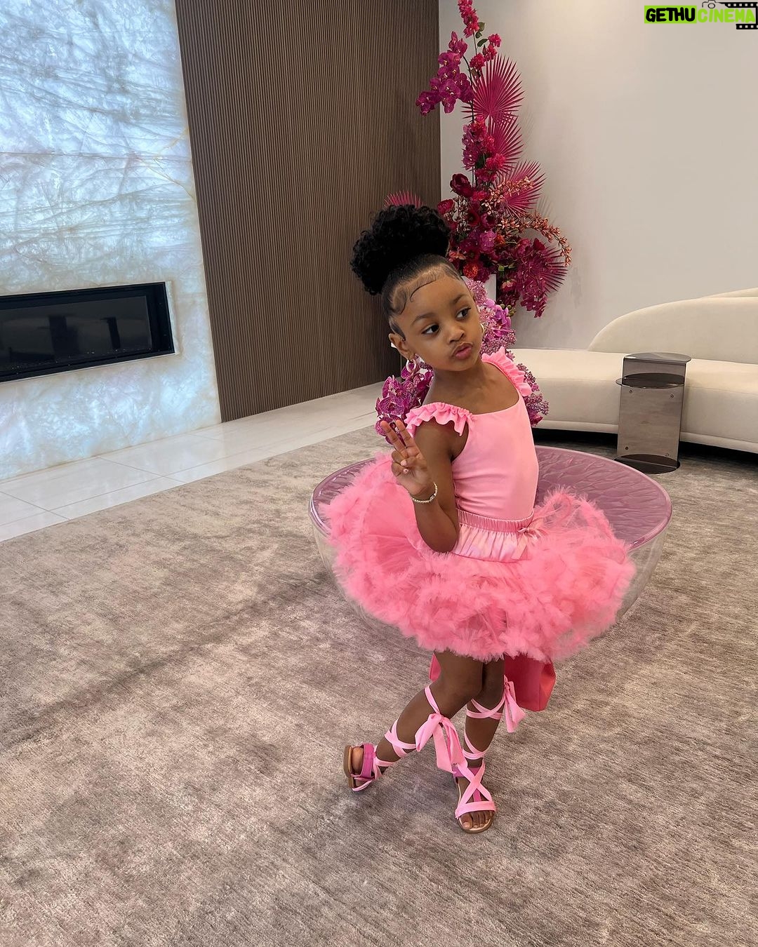 Cardi B Instagram - My baby is five🥹….Happy birthday to my pretty princess.It’s beautiful seeing my girl grow yet makes me a lil sad that my baby is not my little baby no more.💖🎀🍰🎂5️⃣..light lil turn up today till the weekend🎉🥳🎈