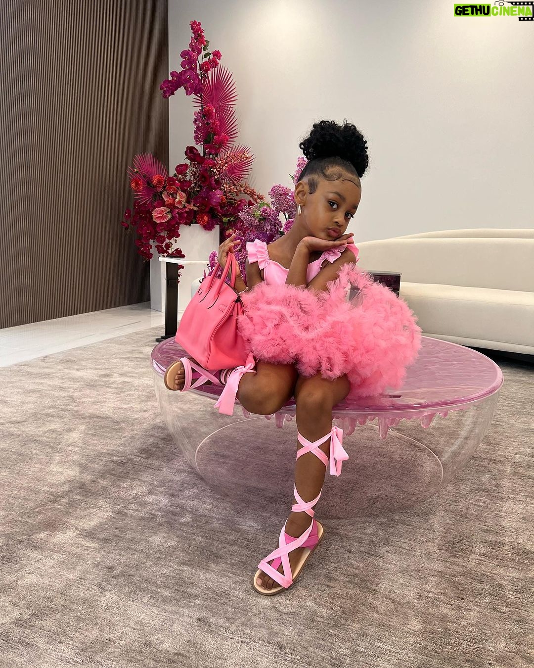 Cardi B Instagram - My baby is five🥹….Happy birthday to my pretty princess.It’s beautiful seeing my girl grow yet makes me a lil sad that my baby is not my little baby no more.💖🎀🍰🎂5️⃣..light lil turn up today till the weekend🎉🥳🎈