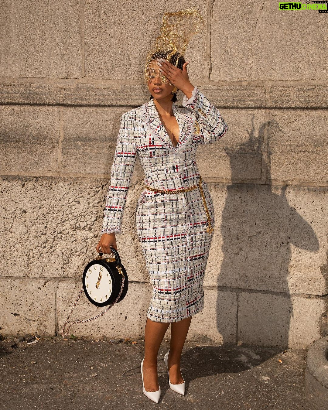 Cardi B Instagram - Custom couture @thombrowne ….I’m a very blessed girl💙❤️🤍I’m thankful everyday that my work and my lord have me living my dreams