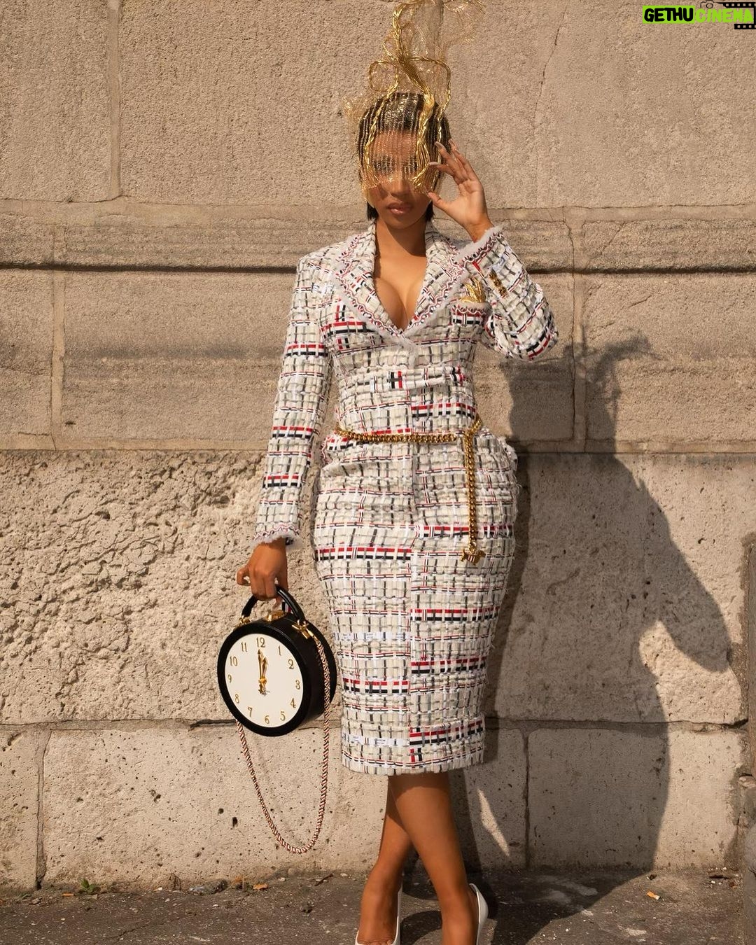 Cardi B Instagram - Custom couture @thombrowne ….I’m a very blessed girl💙❤️🤍I’m thankful everyday that my work and my lord have me living my dreams