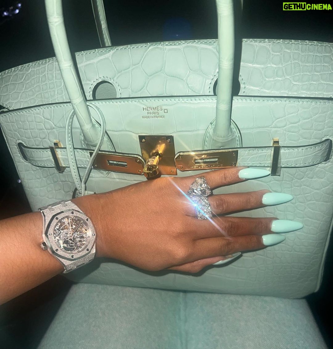 Cardi B Instagram - Yeaaaaaaaaaa I’m in the booth playin wit my 🐱btch.