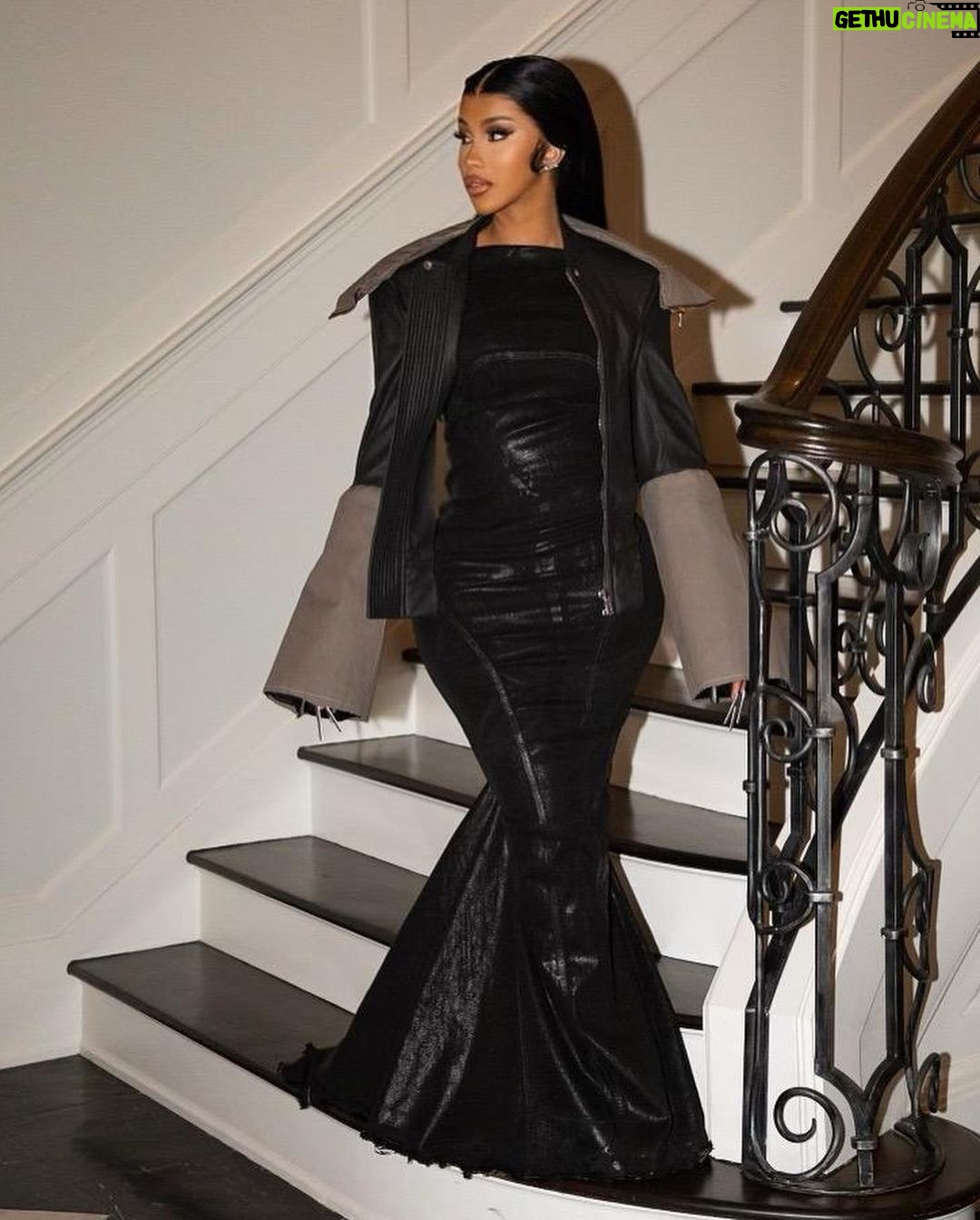 Cardi B Instagram - Had the best Vday ever❤️🥰…….Finally wore this dress Michelle gave Set 2 years ago!Thank you Michelle & set🖤🖤