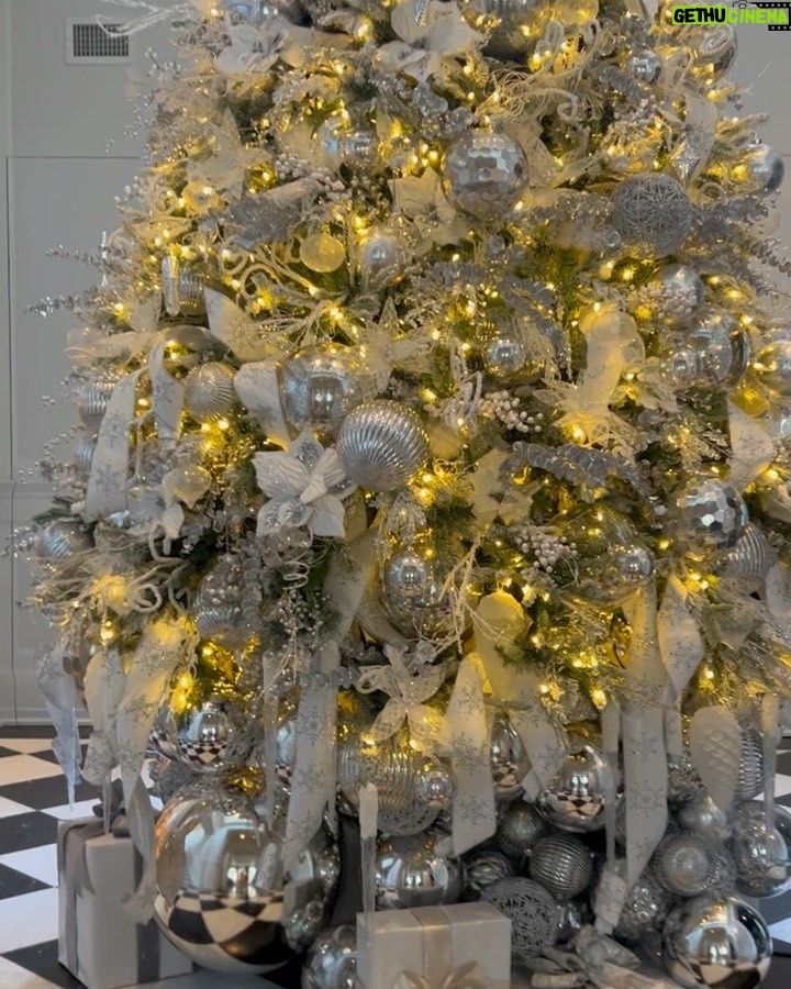 Cardi B Instagram - THE TREE UP 🎄🎁 @david_christophers_inc