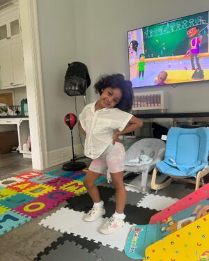 Cardi B Instagram - My favorite holiday,I birth my best friends💗💙…..HAPPY MOTHERS DAY BEAUTIFULS💐🌸