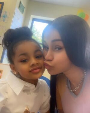 Cardi B Instagram - My favorite holiday,I birth my best friends💗💙…..HAPPY MOTHERS DAY BEAUTIFULS💐🌸
