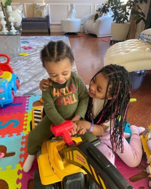 Cardi B Instagram - My favorite holiday,I birth my best friends💗💙…..HAPPY MOTHERS DAY BEAUTIFULS💐🌸