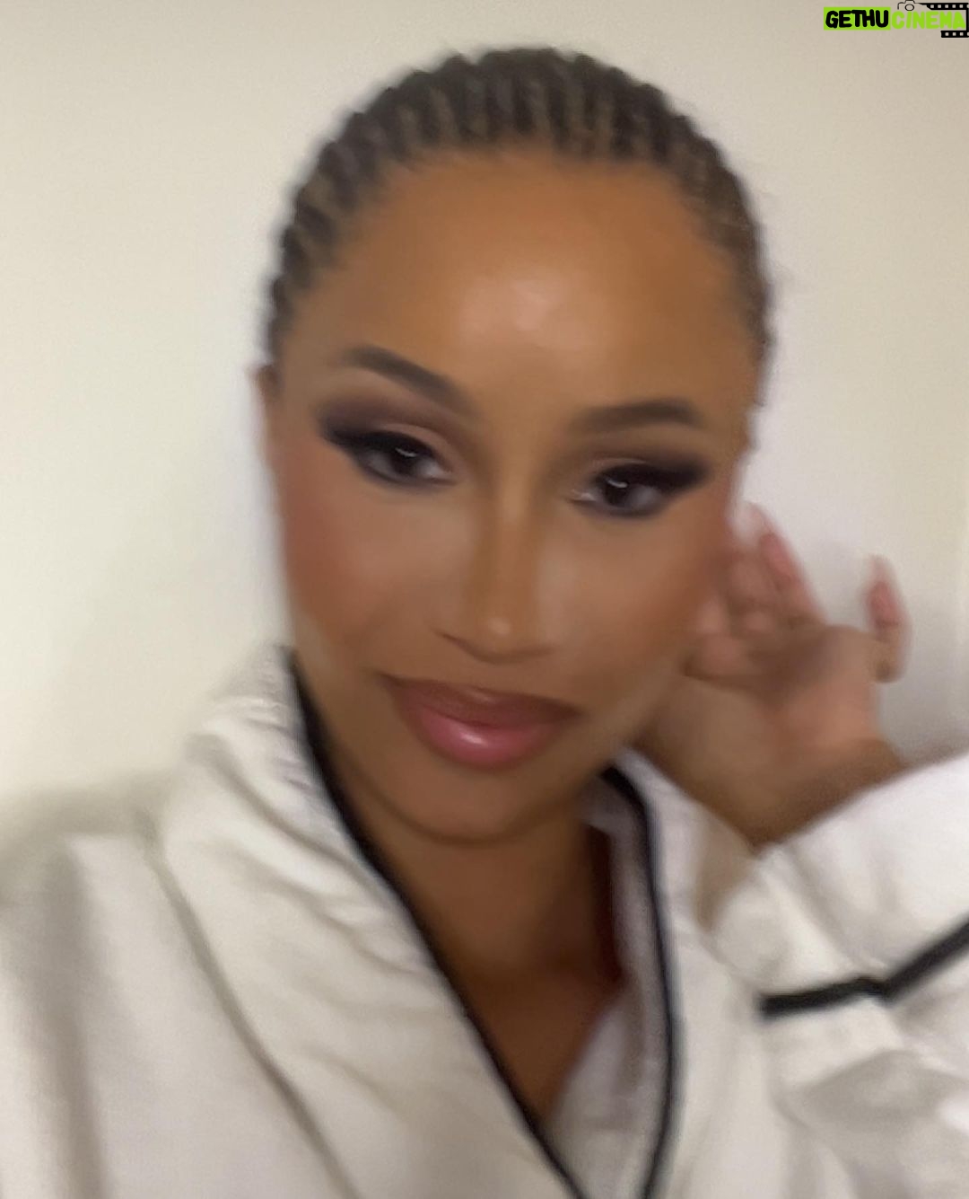 Cardi B Instagram - Soo what do you guys think Happens inside the Metgala? You know when Iām in @richardquinn Iām dress to KILL!šš¤