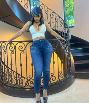 Cardi B Instagram - I’m perfect 💙💚🐠