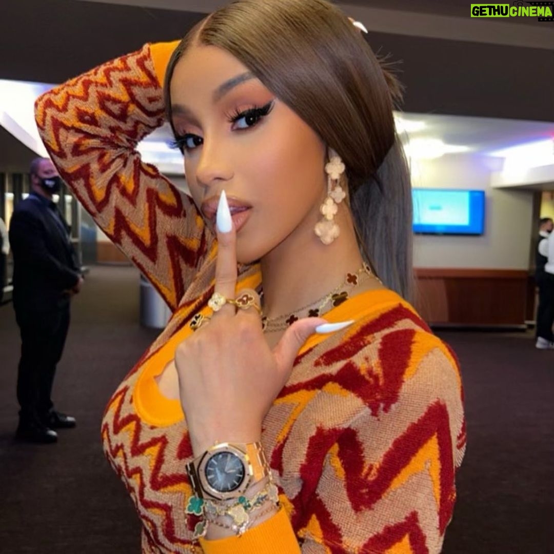 Cardi B Instagram - Lit nights wit sza and Wavey ๐งก๐