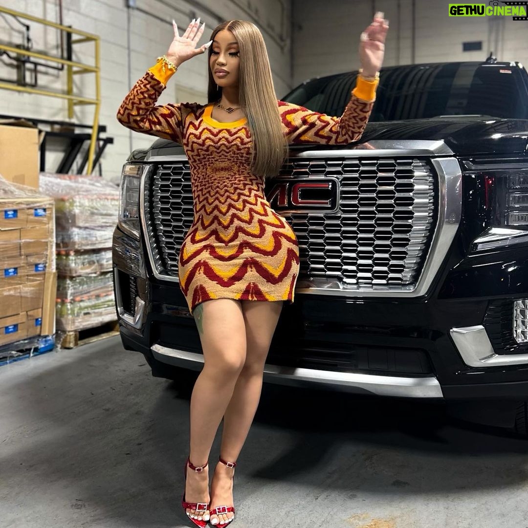 Cardi B Instagram - Lit nights wit sza and Wavey ๐งก๐