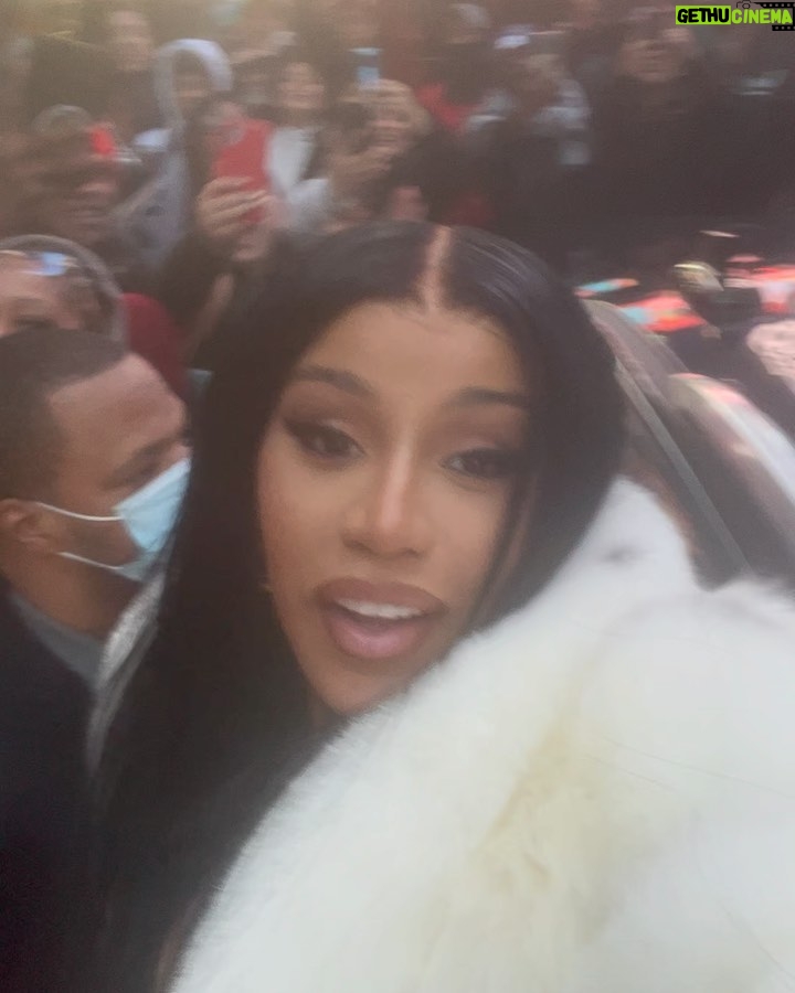 Cardi B Instagram - Had the best Vday ever❤️🥰…….Finally wore this dress Michelle gave Set 2 years ago!Thank you Michelle & set🖤🖤