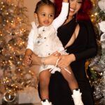 Cardi B Instagram - You will think the older they get the easier it will be to take these pictures!😒😒😒😒…….Anyways MERRY CHRISTMAS 🎄🎁 🖤