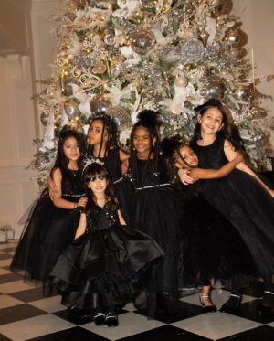Cardi B Instagram - You will think the older they get the easier it will be to take these pictures!😒😒😒😒…….Anyways MERRY CHRISTMAS 🎄🎁 🖤