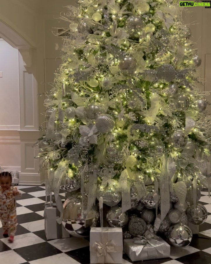 Cardi B Instagram - THE TREE UP 🎄🎁 @david_christophers_inc
