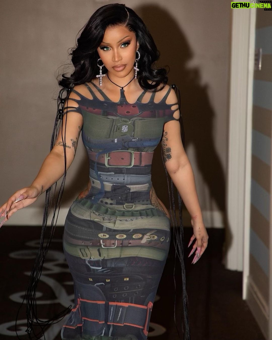 Cardi B Instagram - What’s love got to do wit it?😉….Happy New Years💚