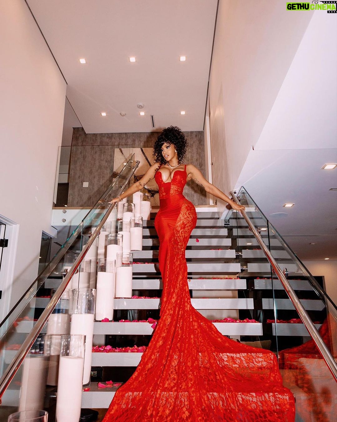 Cardi B Instagram - Throw it back like its Thursday I got cake im lit its my birthday…..Trophies 🏆