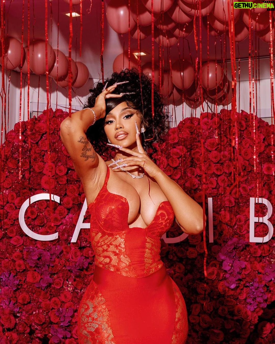 Cardi B Instagram - Throw it back like its Thursday I got cake im lit its my birthday…..Trophies 🏆