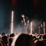 Carl Stanley Instagram - Hösten närmar sig och då fortsätter Akta Huet-turnén🚁 Jag har aldrig någonsin haft så roligt som jag haft på denna turnén! Tack alla som som redan sett showen och alla som redan köpt biljett till hösten❤️ Länk i bio om du vill komma och kolla! 📸: @alexsoderling