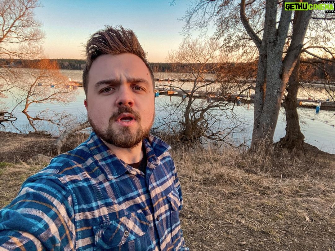 Carl Stanley - 2.4K Likes - Sweden, jorden, uniwerze. Littel mann by lake and ”klart wäder”.
Akta huet.