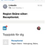 Carl Stanley Instagram - Region Skåne vet att det är tuffa tider i standupbranschen. Sätter dom inte fart snart så kommer jag tvingas skaffa ergonomisk sittdyna, läsglasögon, blus och cardigan samt byta namn till Inge-Gret. Ser ni en ledig tjänst som Pellejöns, Tramsebyxa eller något som innefattar putslustigheter så hör av er fort innan jag skaffar peruk och får ischias. Akta huet!