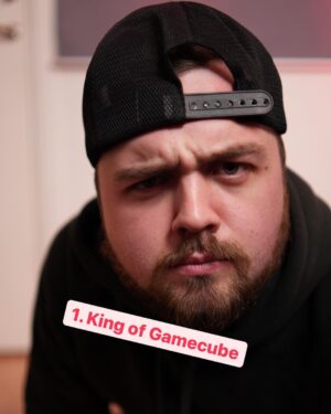 Carl Stanley Instagram - Ett smakprov ur första volymen av min dekalogi: ”101 sätt att bära en keps - Det Hugo ville helst av allt (lukta som en i Yu-Gi-Oh)”