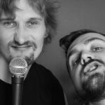 Carl Stanley Instagram - Ojojoj. Sköjjepittarna från västkusten har släppt nya ljudvågor. Folkpodden Tombola Podcast har nu pissat rent bordssilvret i 258 veckor. Välkomna in i lögnens, jönsets och den psykiska ohälsans underbara värld. Extramaterial och allt filmat för patreons som vanligt.