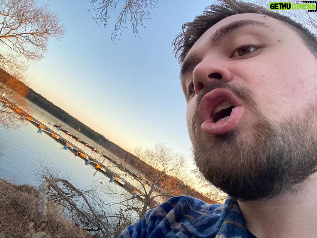 Carl Stanley - 2.4K Likes - Sweden, jorden, uniwerze. Littel mann by lake and ”klart wäder”.
Akta huet.