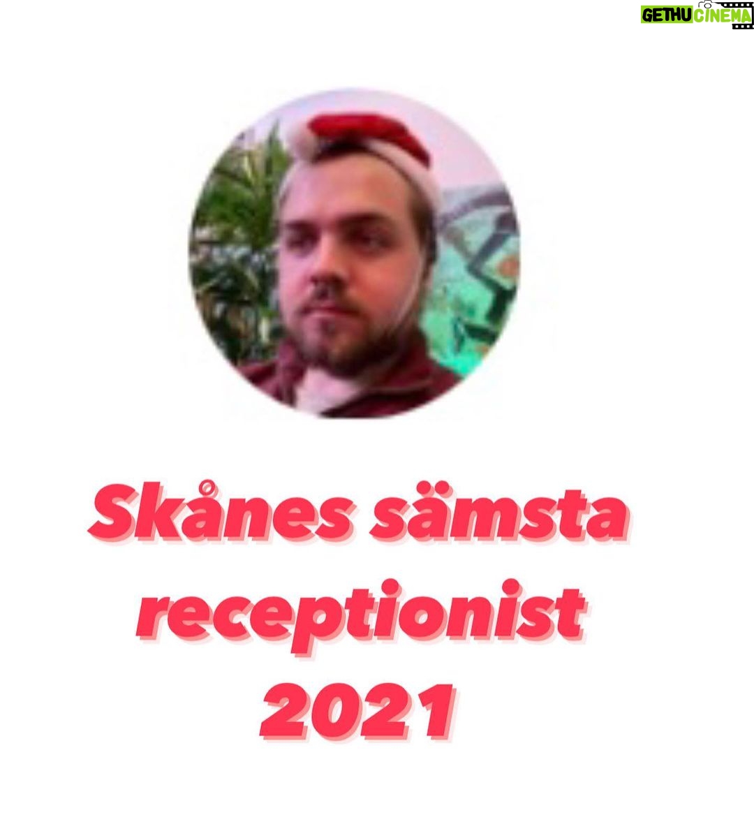 Carl Stanley - 2.1K Likes - Region Skåne vet att det är tuffa tider i standupbranschen. Sätter dom inte fart snart så kommer jag tvingas skaffa ergonomisk sittdyna, läsglasögon, blus och cardigan samt byta namn till Inge-Gret. Ser ni en ledig tjänst som Pellejöns, Tramsebyxa eller något som innefattar putslustigheter så hör av er fort innan jag skaffar peruk och får ischias. Akta huet!