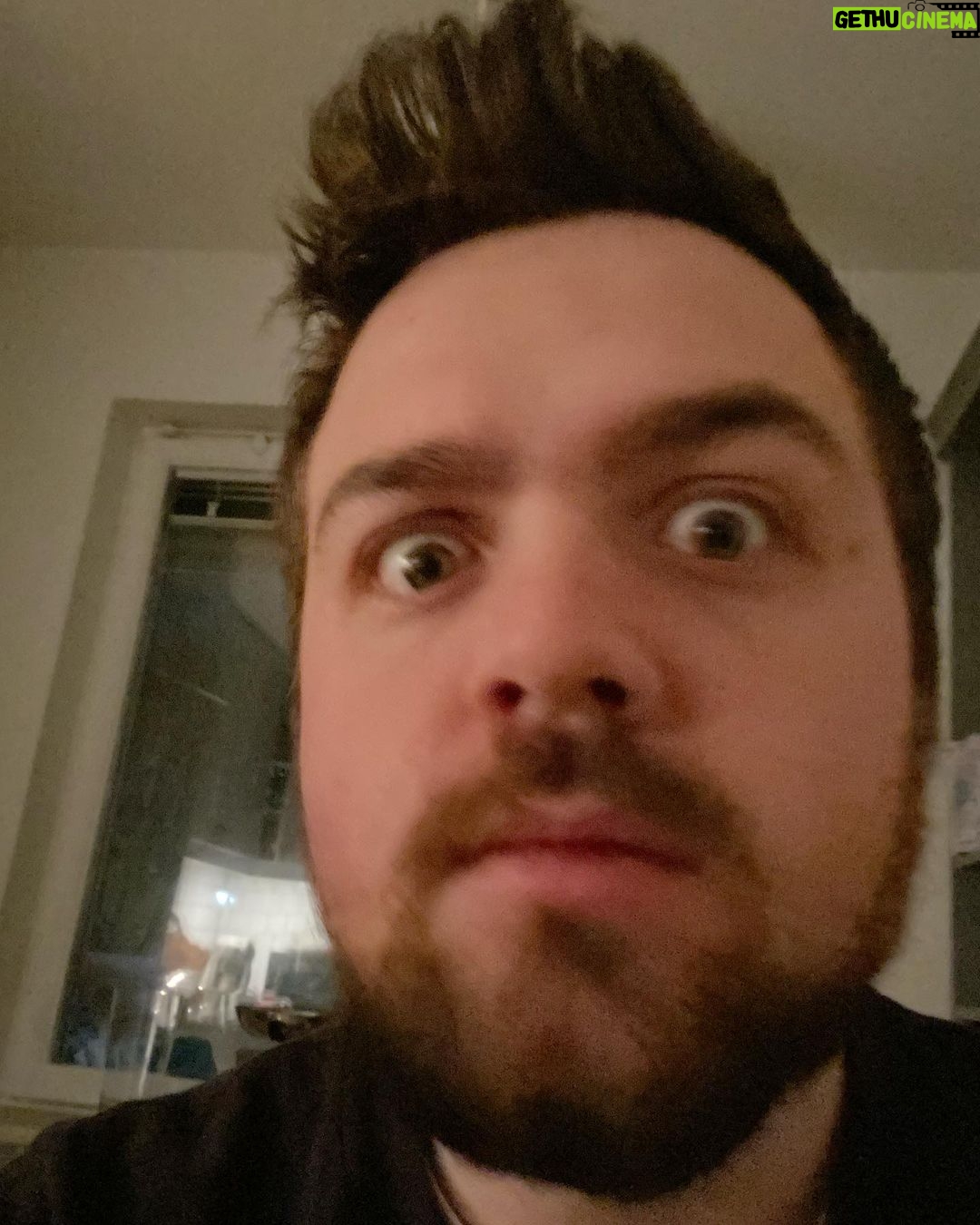 Carl Stanley Instagram - Mitt nyaste konstverk. Bildserien: ”En förvirrad man upptäcker sitt eget kaffe.”