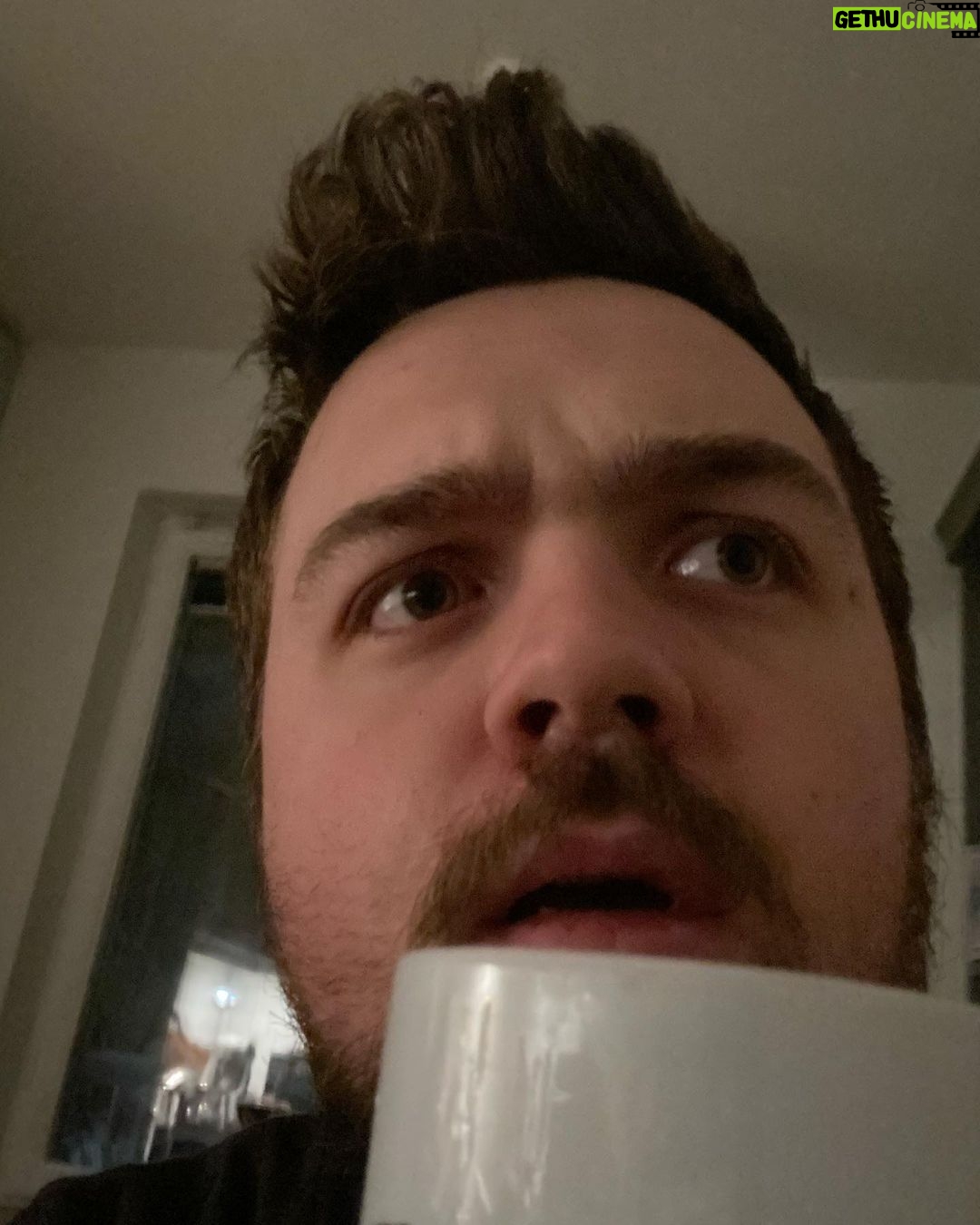 Carl Stanley Instagram - Mitt nyaste konstverk. Bildserien: ”En förvirrad man upptäcker sitt eget kaffe.”