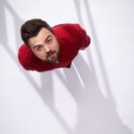 Carl Stanley Instagram - JÖNSEDAGS! Sko om hästarna och leta fram julslipsen för NUUUUUU händer det. Vill du berätta för dina barnbarn om en kväll när du satt hemma och spelade Kalaha med katten eller vill du HA LITE JÄVLA SKOJ. Detta val lägger ribban för resten av ditt liv! Eller kom och kolla bara. Det blir roligt. #aktahuet