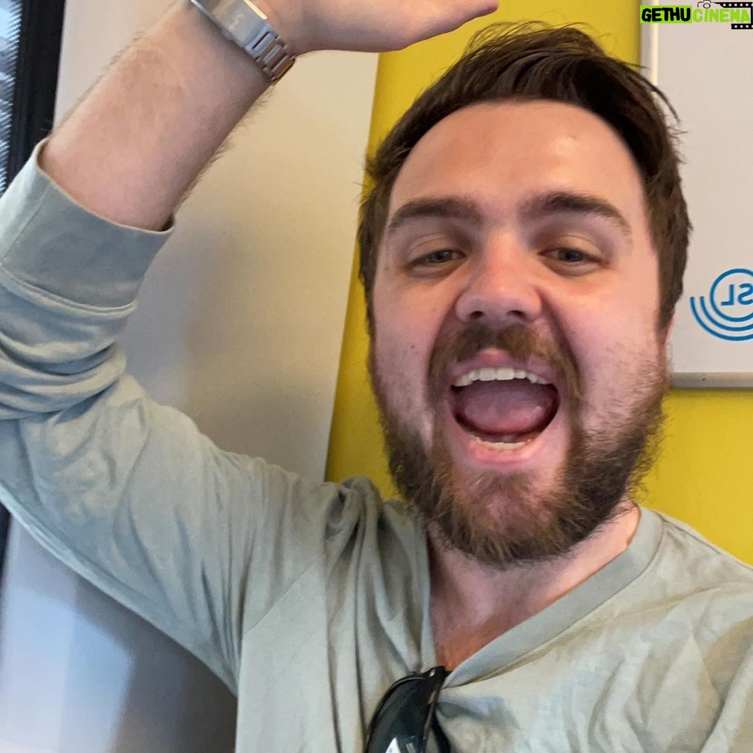 Carl Stanley - 2.1K Likes - Hallåja. Sommar. Gig. Mat. Folk med strumpor. Loger. Osv.
Akta huet🎠