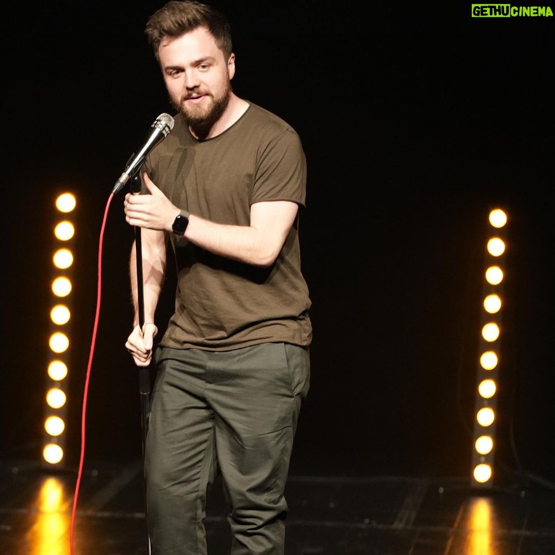 Carl Stanley - 2.2K Likes - Otrolig jävla nypremiärhelg för Akta Huet! Tack alla som kom och tack Alla som säger fina saker om showen❤️
Vill man komma och kolla så finns det lite biljetter kvar (kanske att man ska snabba sig en aning). Länk i bio!