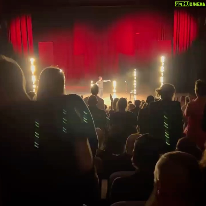 Carl Stanley - 2.2K Likes - Otrolig jävla nypremiärhelg för Akta Huet! Tack alla som kom och tack Alla som säger fina saker om showen❤️
Vill man komma och kolla så finns det lite biljetter kvar (kanske att man ska snabba sig en aning). Länk i bio!