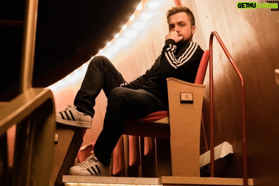 Carl Stanley - 2.3K Likes - Tack Borås, Göteborg, Halmstad och Jönköping för en otrolig turnévecka! Ni var otroliga att få skoja för, vi ses nästa gång. Kommande vecka kör vi dubbla shower i Kristianstad och Ystad. Sen fortsätter vi tills tiden tar slut!
Akta Huet❤️
📸 @alexsoderling