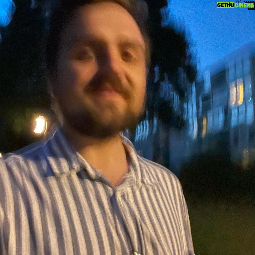 Carl Stanley - 2.1K Likes - Hallåja. Sommar. Gig. Mat. Folk med strumpor. Loger. Osv.
Akta huet🎠