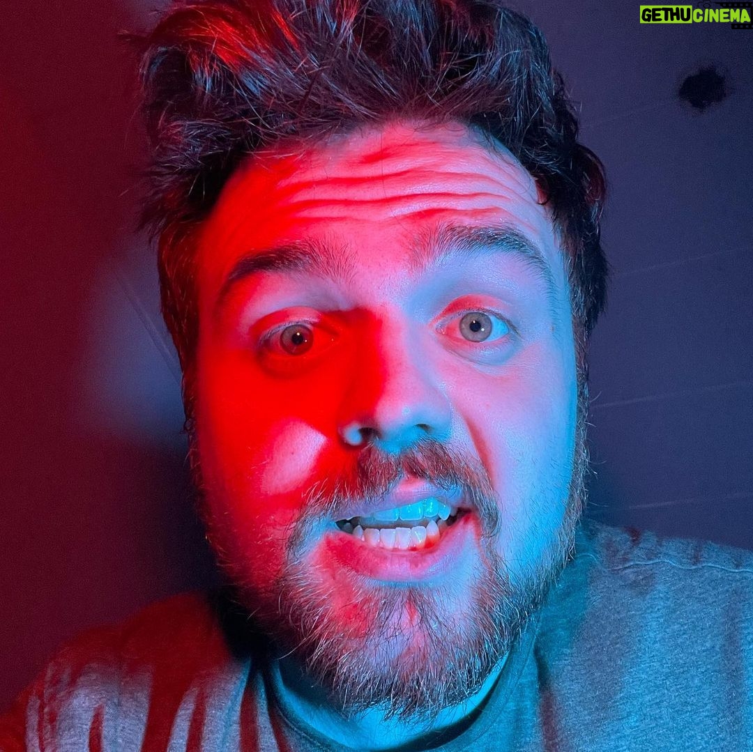 Carl Stanley - 2.1K Likes - Hallåja. Sommar. Gig. Mat. Folk med strumpor. Loger. Osv.
Akta huet🎠