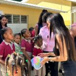 Carla Talon Instagram – Aujourd’hui on a été apporté des cadeaux aux enfants, je susi tellement heureuse d’avoir pu leurs faire plaisir, beaucoup d’enfants dans le monde n’ont pas la chance qu’on a France.. J’espère pouvoir faire encore pleins d’autres pays pour pouvoir aider un maximum 🙏🏽💗 Las Terrenas