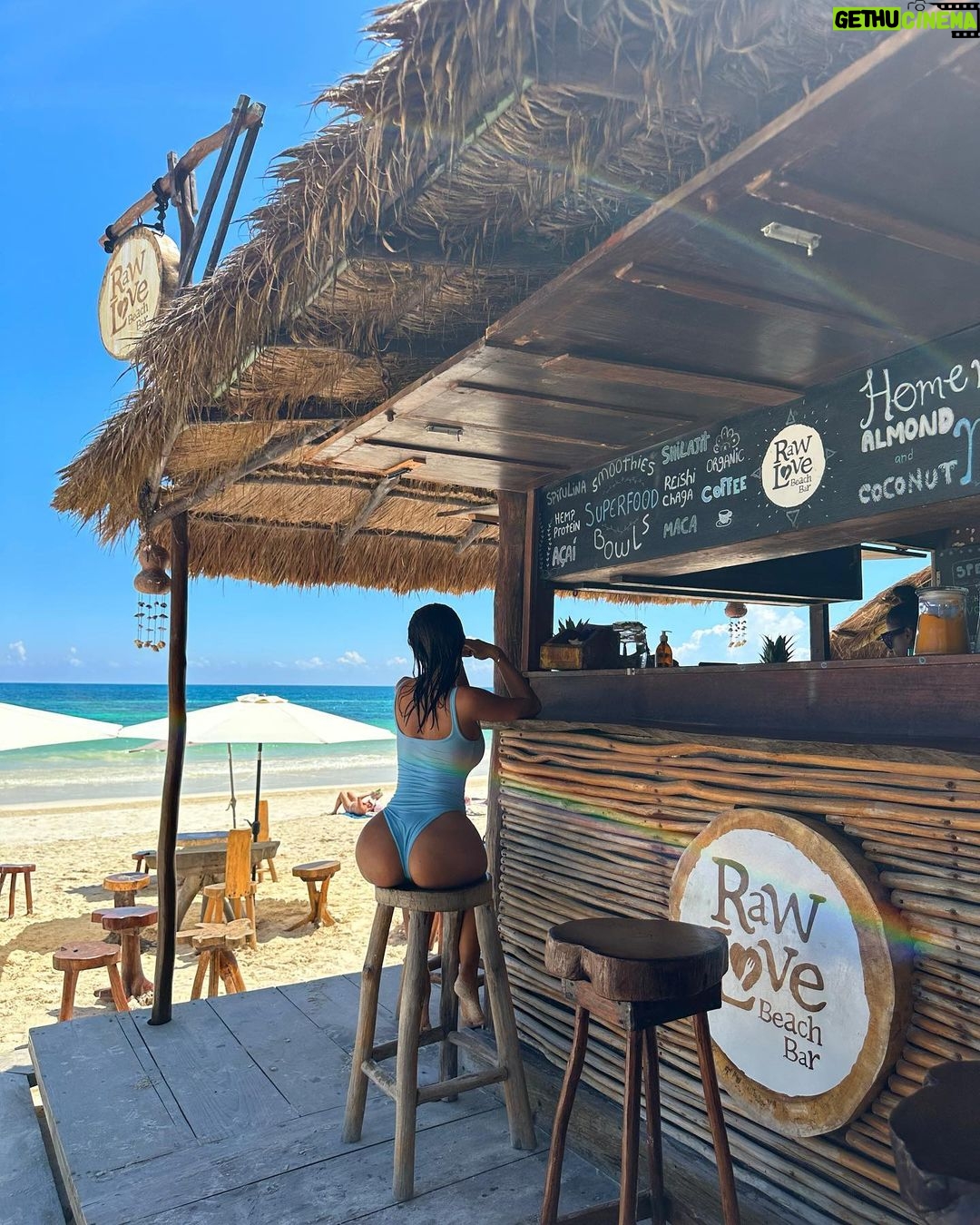 Carla Talon Instagram - skies of blue Tulum, México