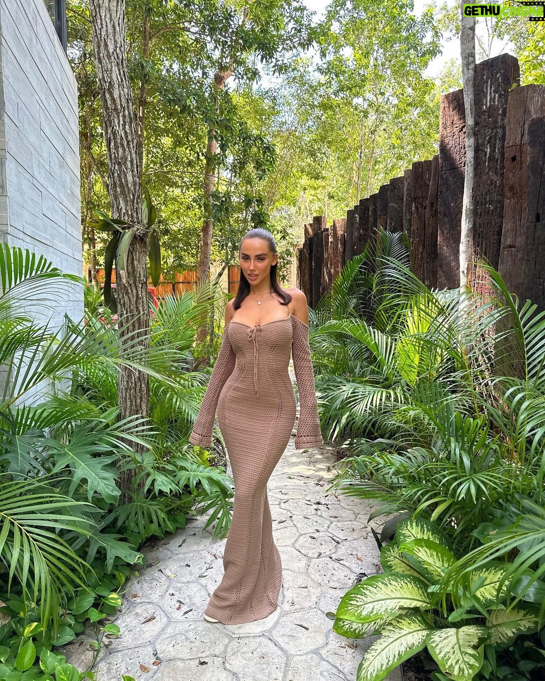 Carla Talon Instagram - sorry, seats taken Tulum, México