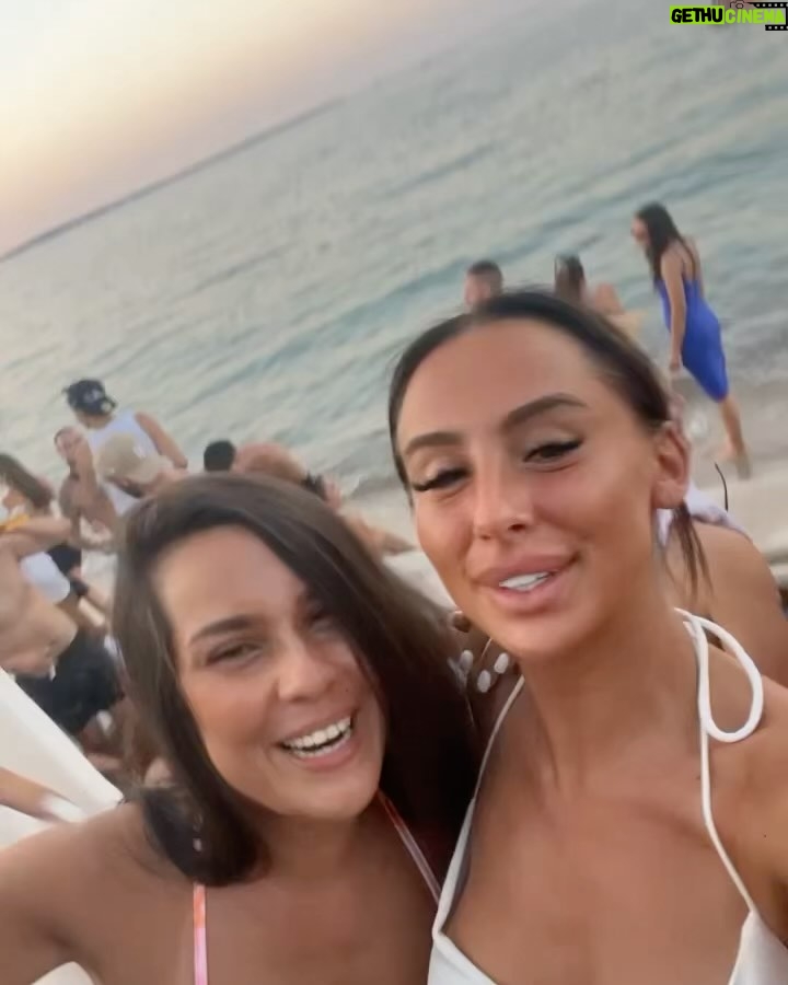 Carla Talon Instagram - end of summer back home ❤️ Dubai, United Arab Emirates