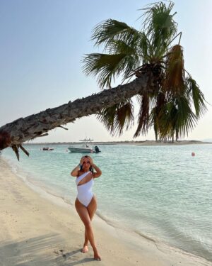 Carla Talon Instagram - island girl 🌺