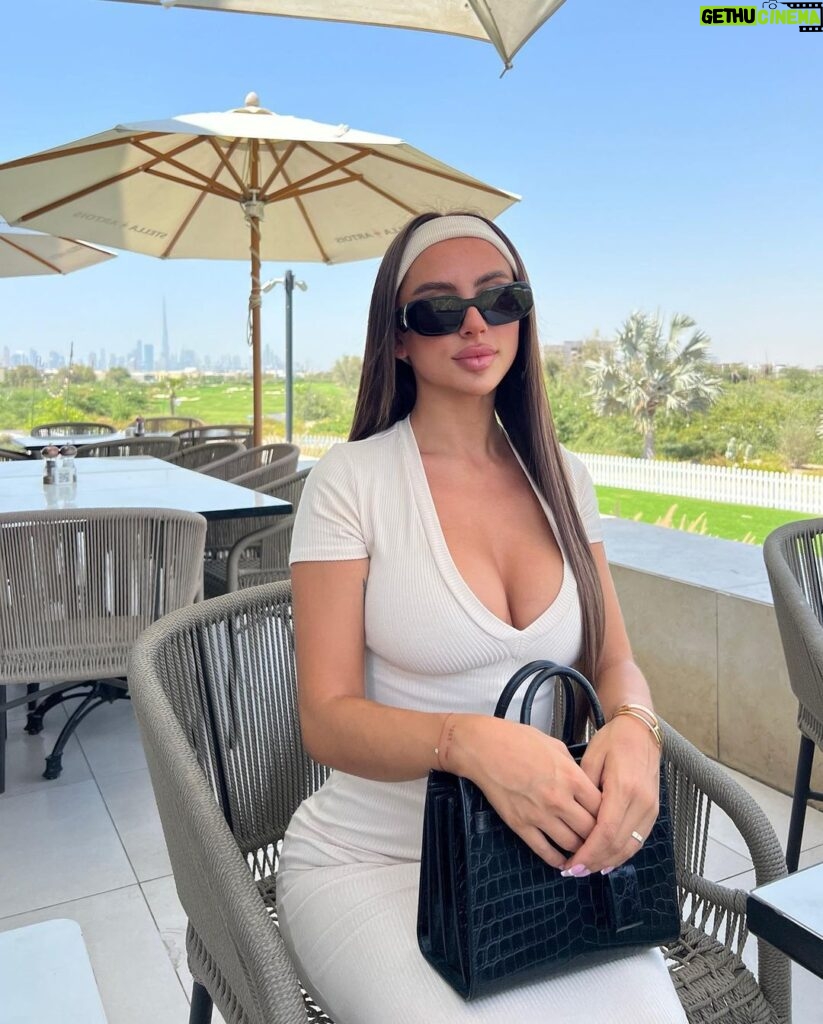 Carla Talon Instagram - too sweet 🤍 @FashionNova Dubai Hills Golf Club